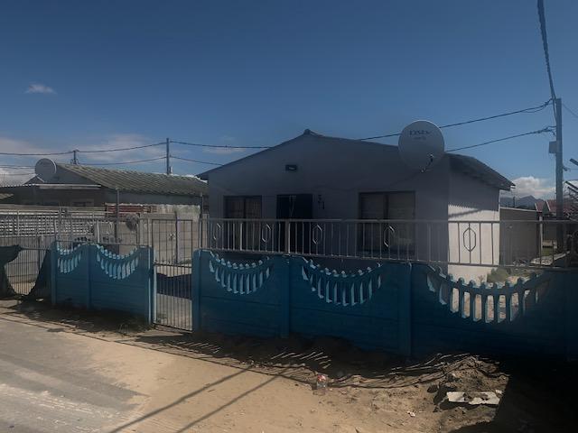 2 Bedroom Property for Sale in Roosendal Western Cape